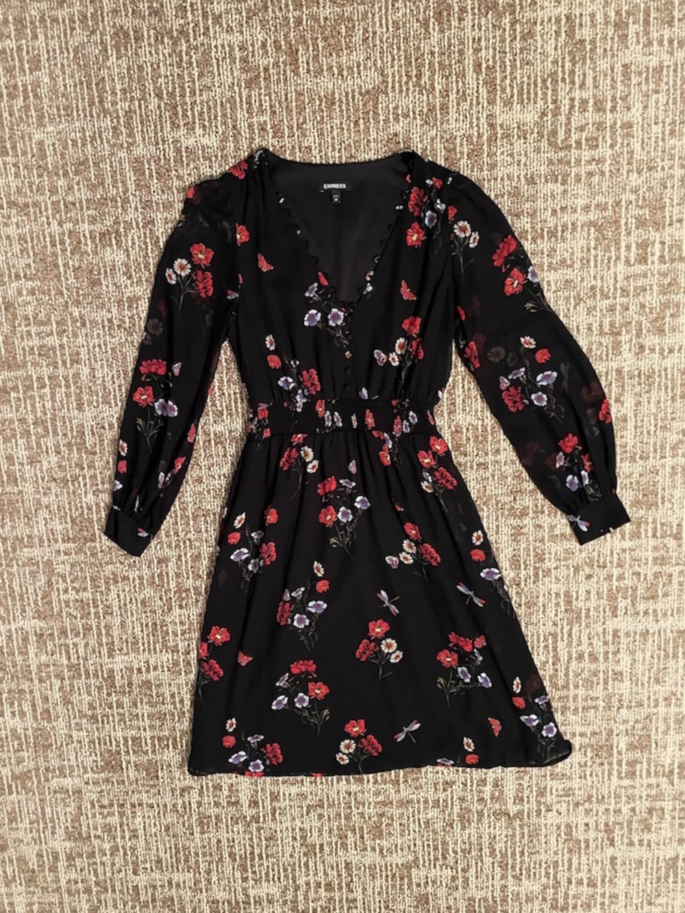 Black Long-Sleeved Floral Midi Dress from Express - size XS